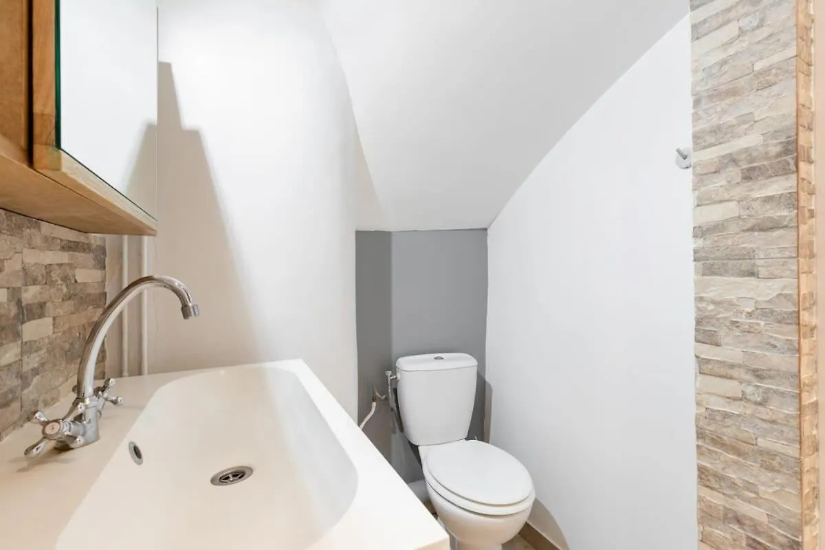 Avenue De Mars 2Br Apartment Paris