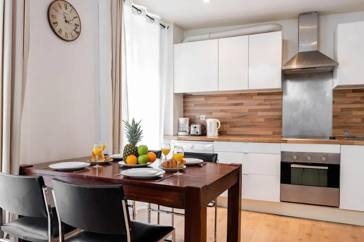 Avenue De Mars 2Br Apartment Paris